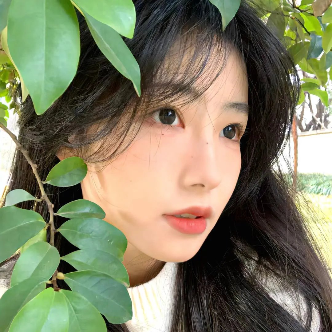 黑衣女孩